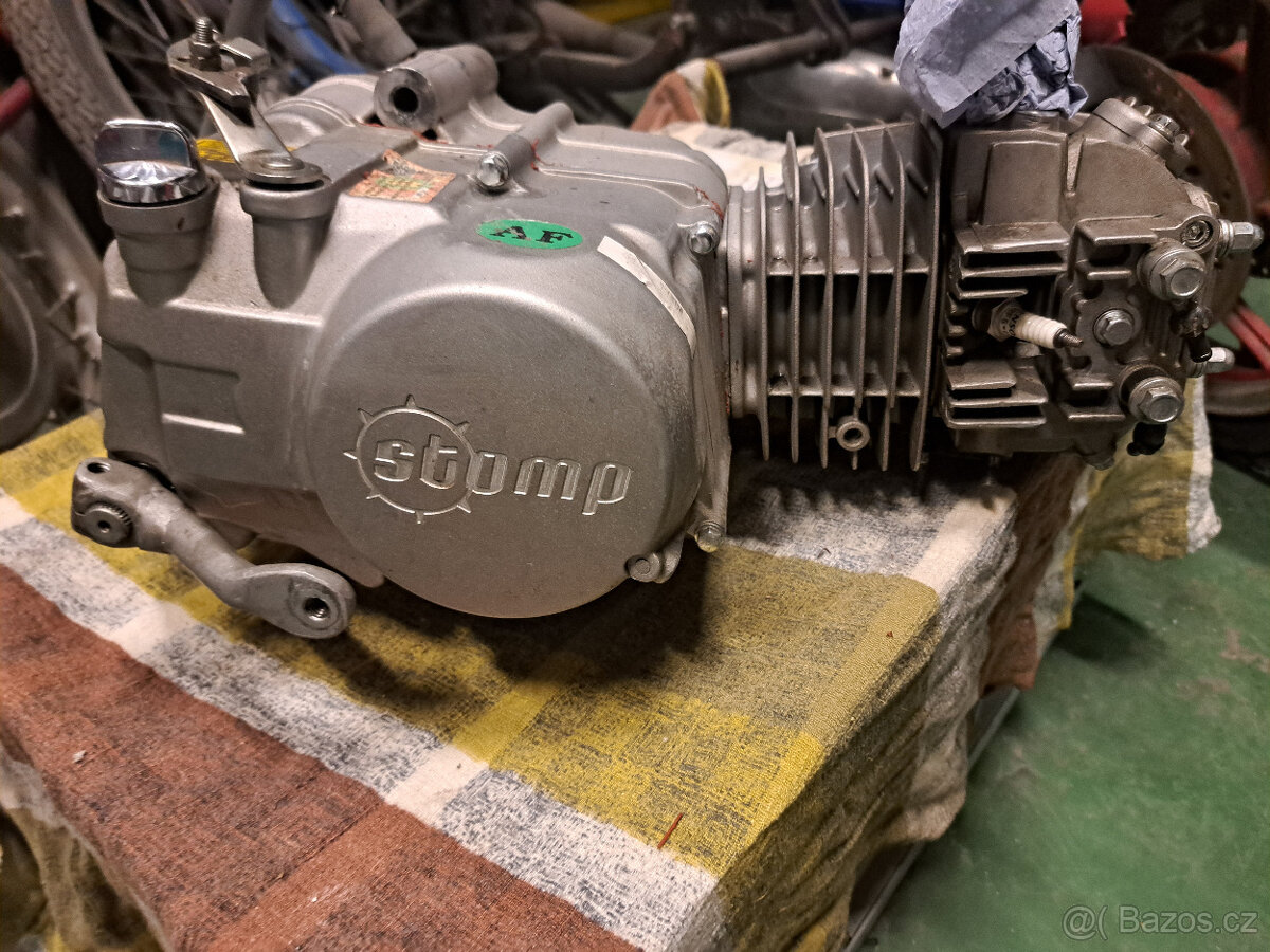 Motor YX140 STOMP Pitbike -zánovní