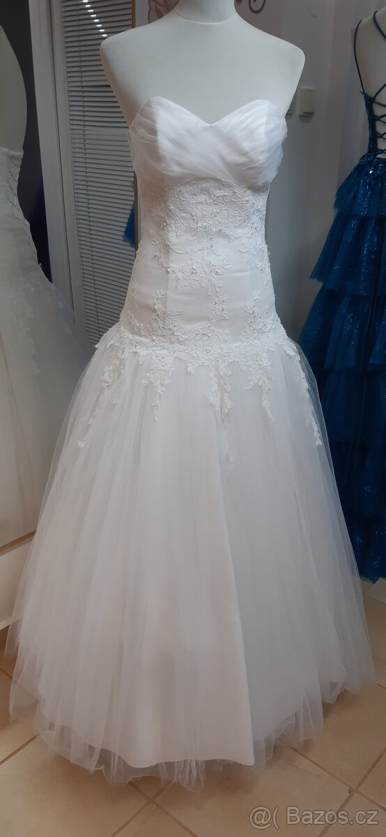 Prodám krajkové šaty na věneček, nebo svatbu, vel 36 - 38