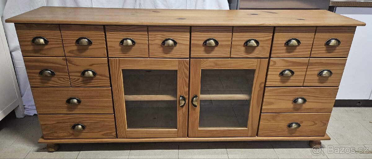 Velká dřevěná komoda (délka 176 cm)