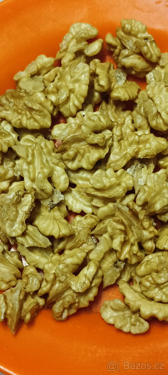 loupané ořechy - - - viz text a foto