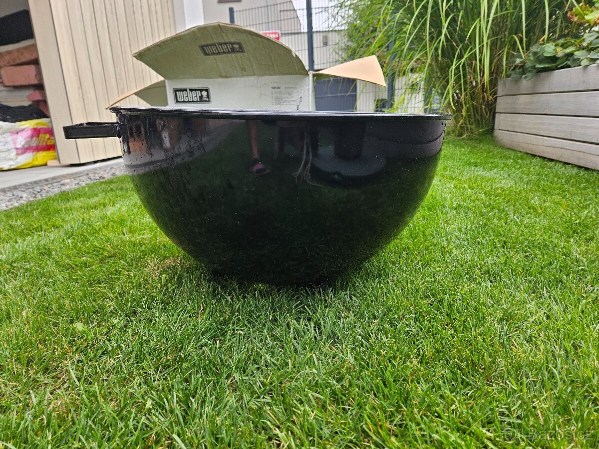 Spodní část grilu Weber