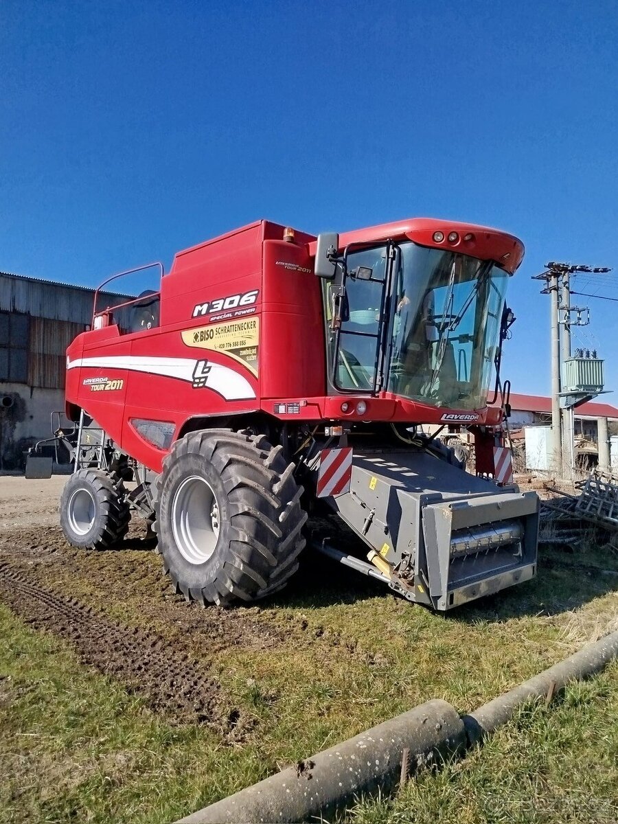 Sklízecí mlátička Laverda 306