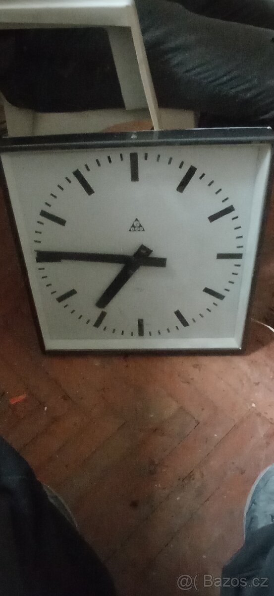 Hodiny, reproduktory, Pragotron