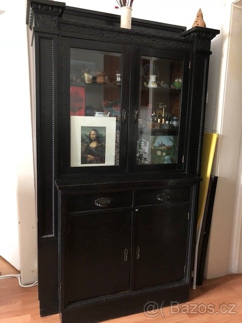 Starožitná komoda se skřínkou