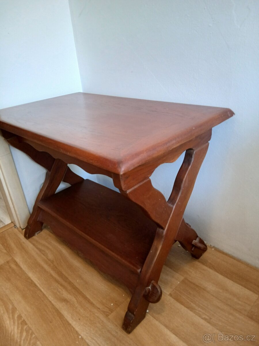 Starožitný stůl