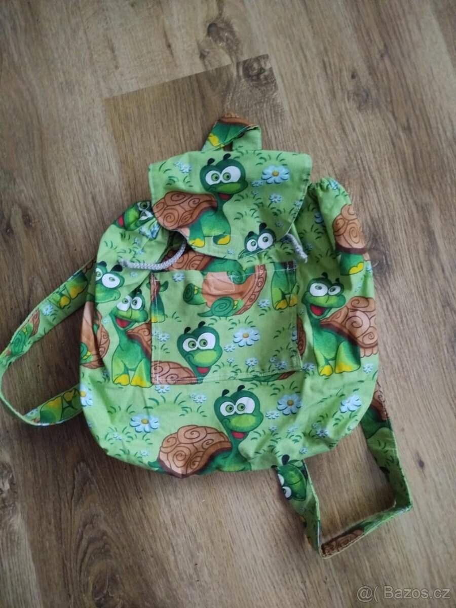 Dětský batůžek s želvím motivem