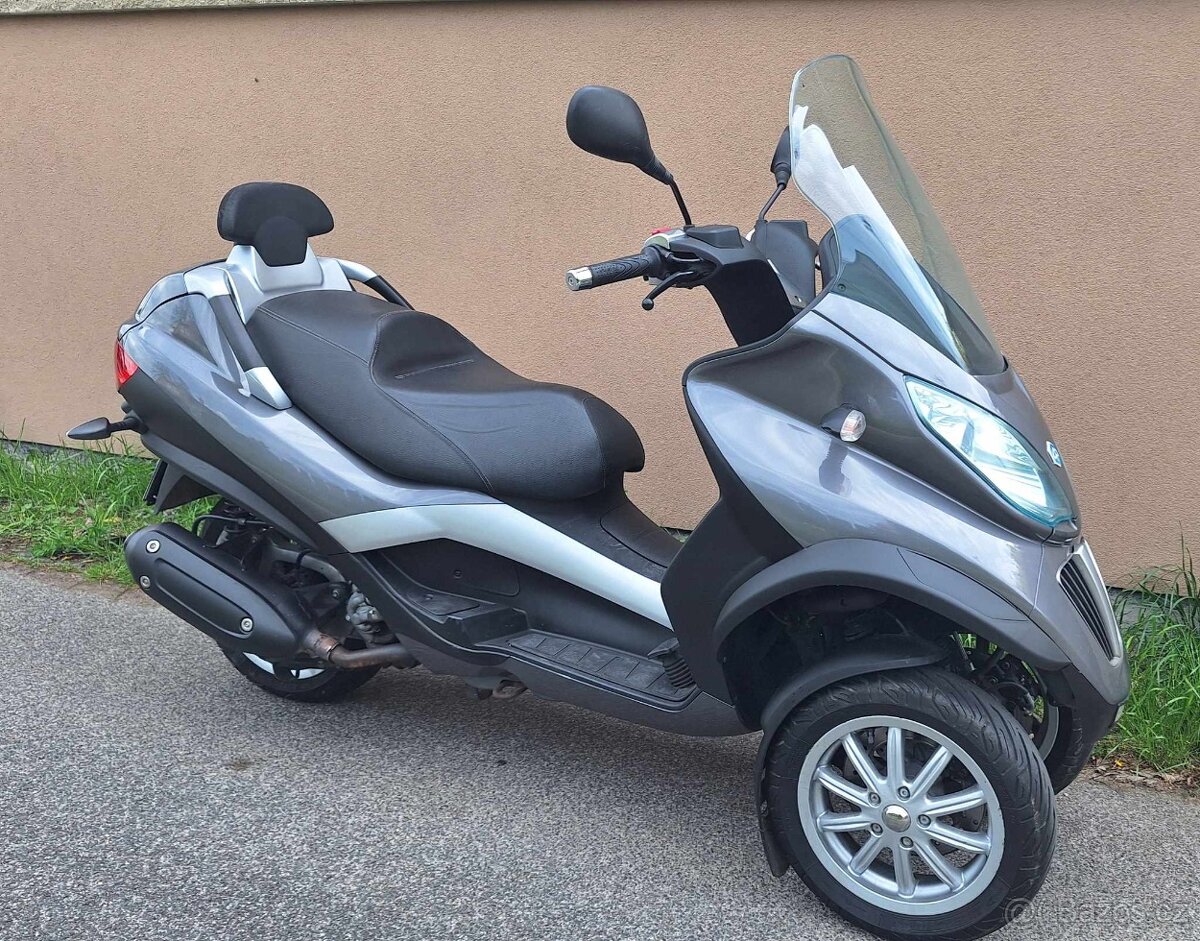 Skutr Piaggio Mp 300