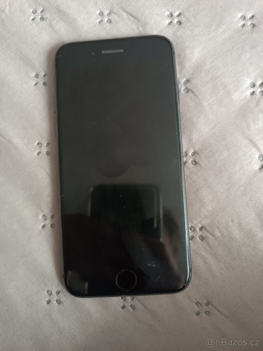 📱 iPhone 8 64GB Plne funkčný, batéria 76%