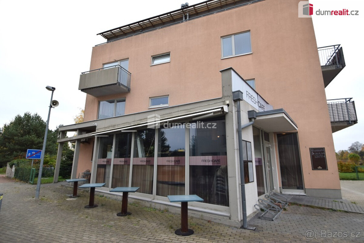 Pronájem komerčního prostoru, 92m² + externí sklad a garážov