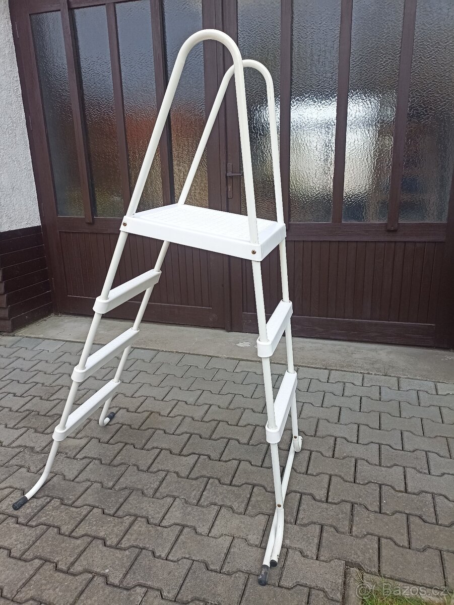 Schůdky bazénové