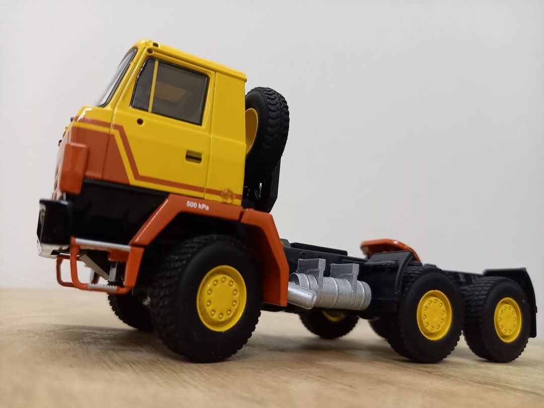 Tatra 815 tahač kaden