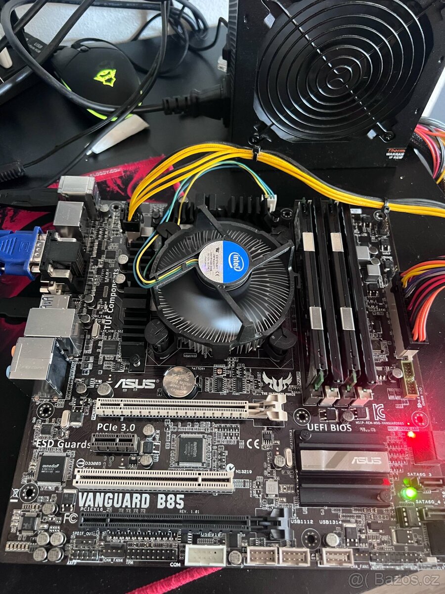 Zakladni deska z cpu a paměťi