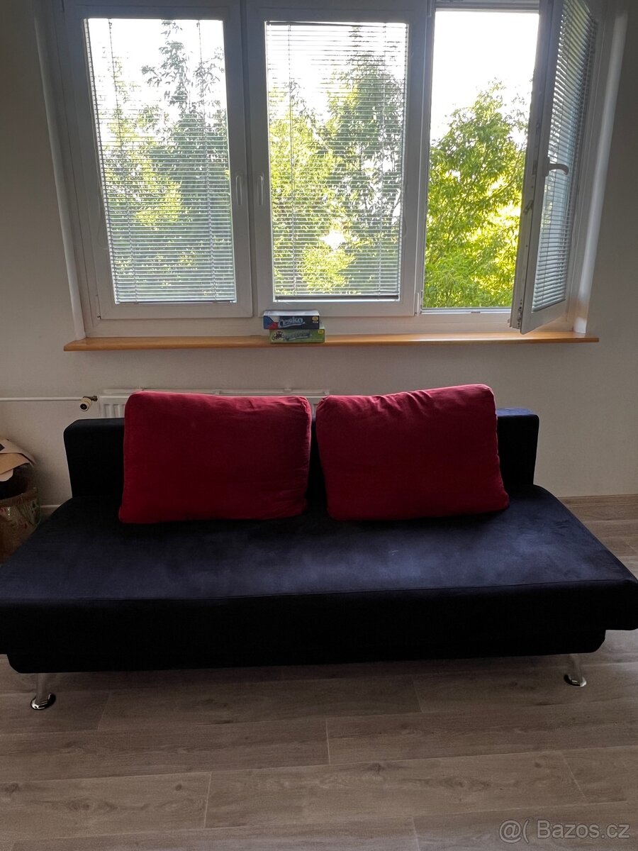 Rozkládací sofa s úložným prostorem
