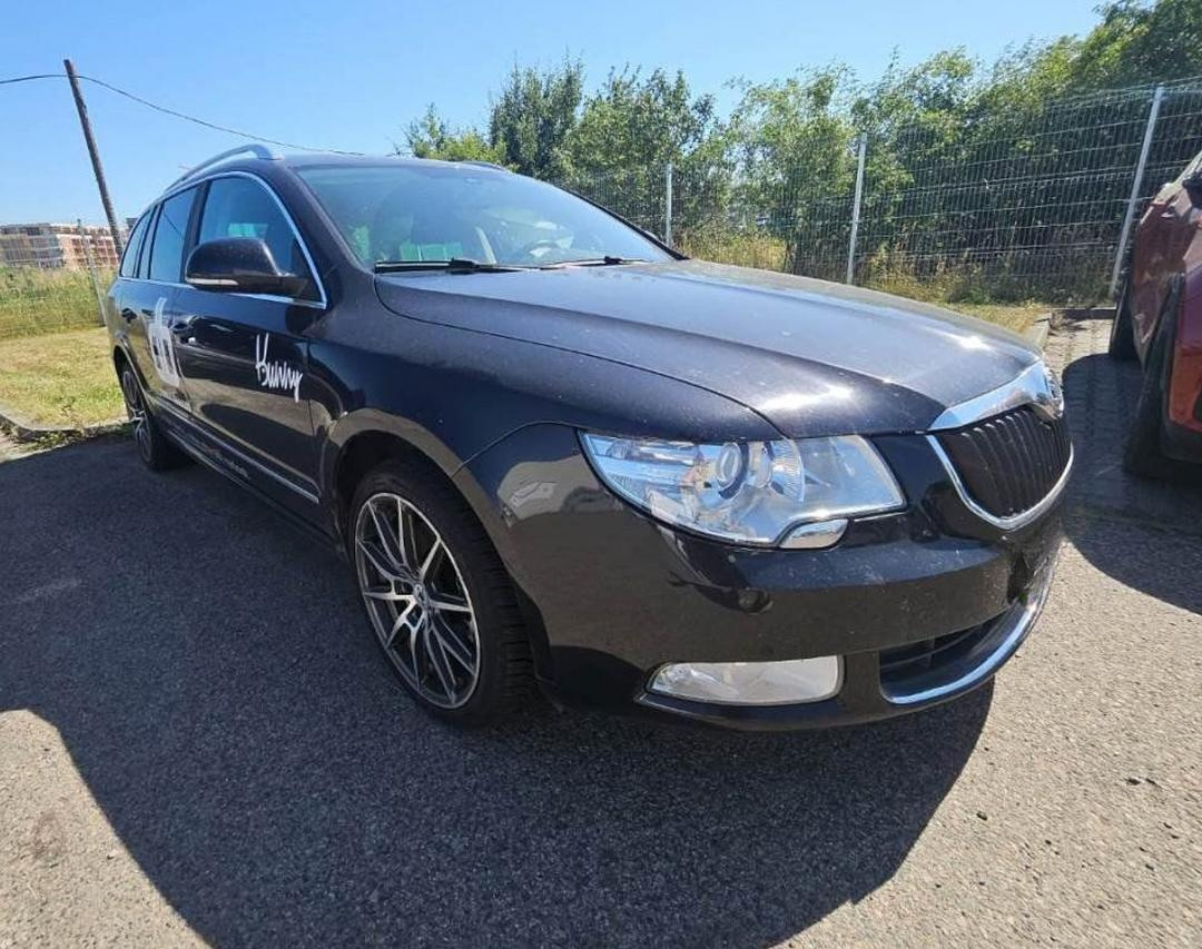 Vůz na náhradní díly Škoda Superb 2 kombi 2011 CFF LHD LF9R