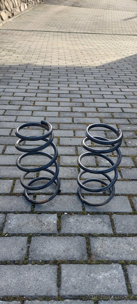 Zadní pružiny na subaru impreza GG 2003