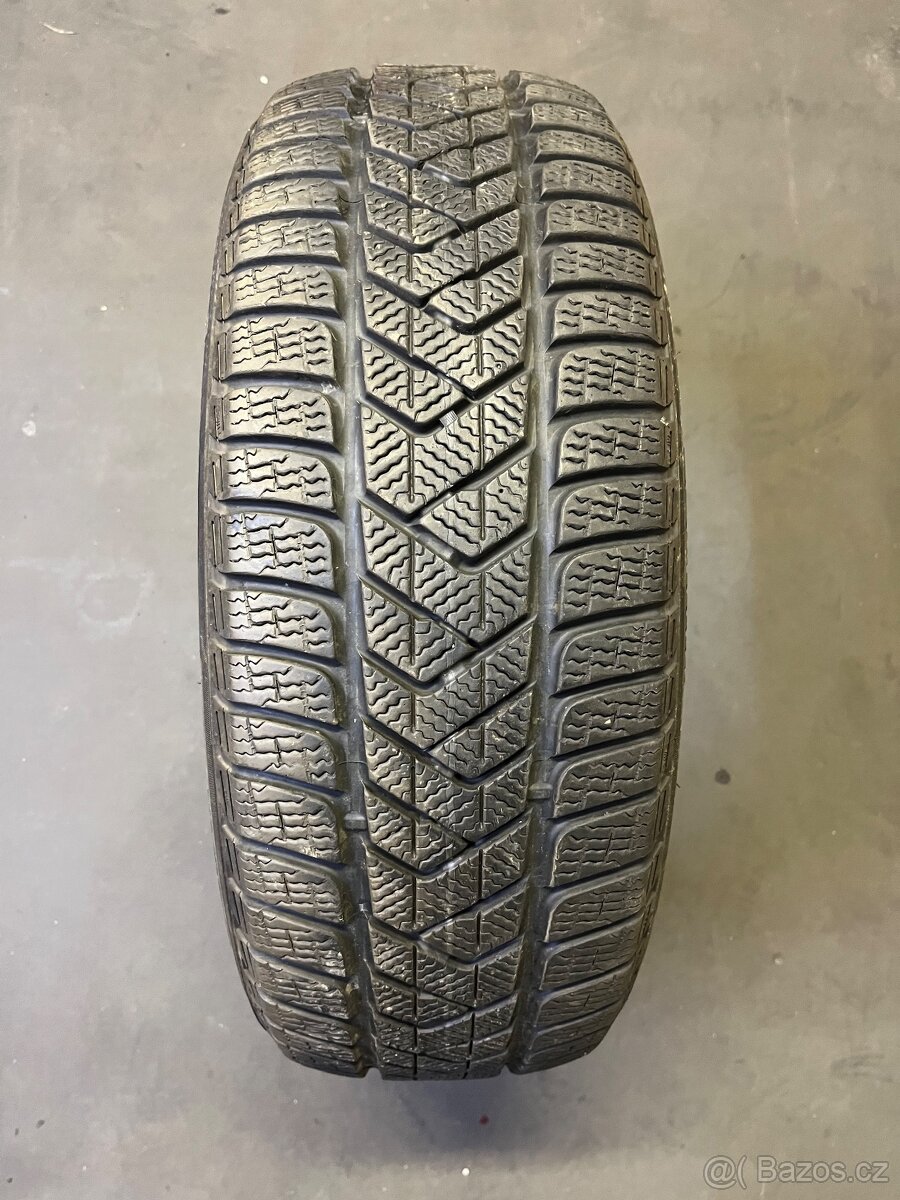 4ks ZÍMNÍ PNEUMATIKY PIRELLI WINTER SOTTOZERO 3 215/55/18 95