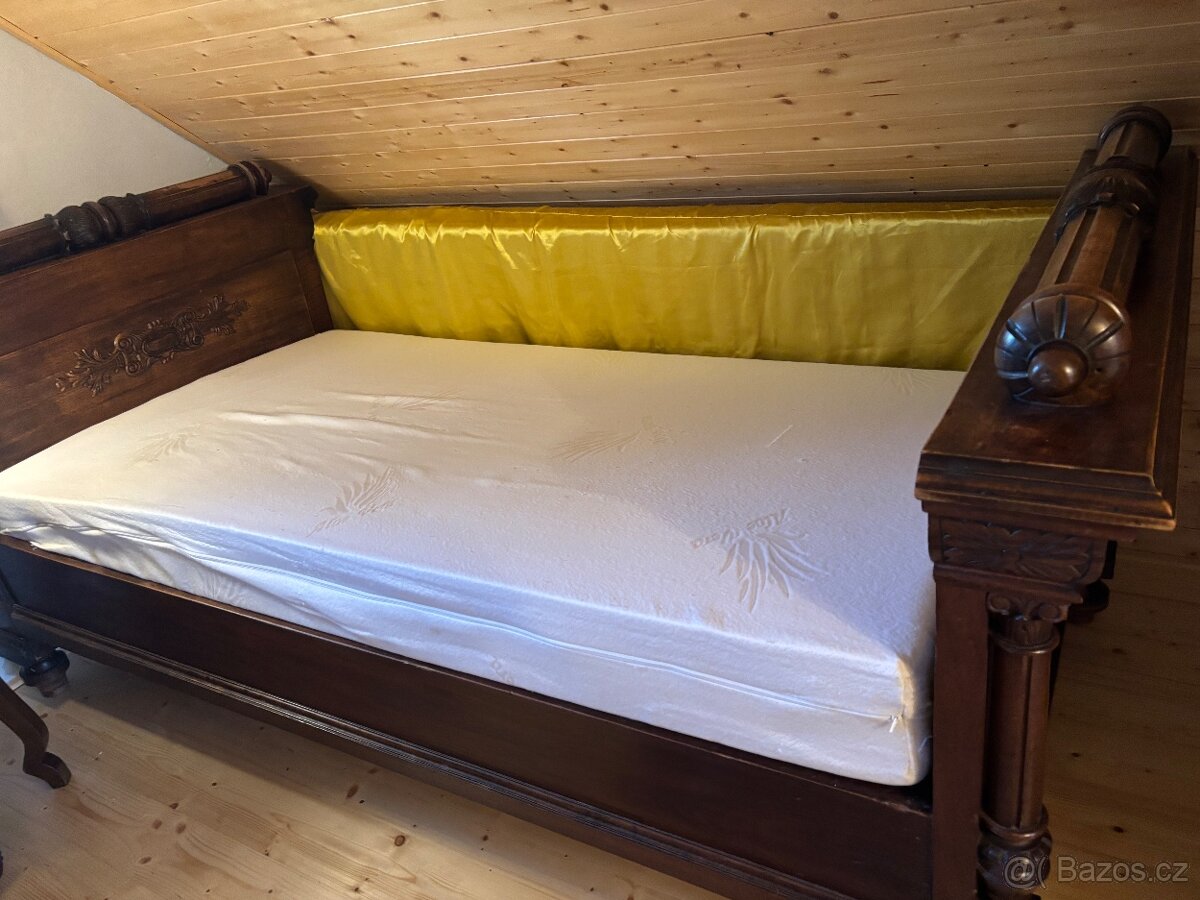 Starožitná postel s roštem a matraci