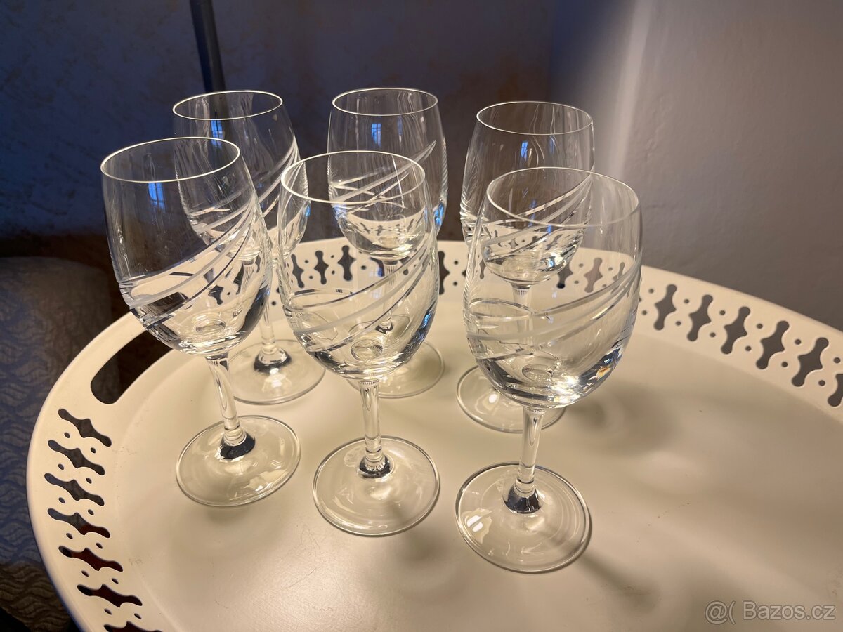 Skleničky na víno