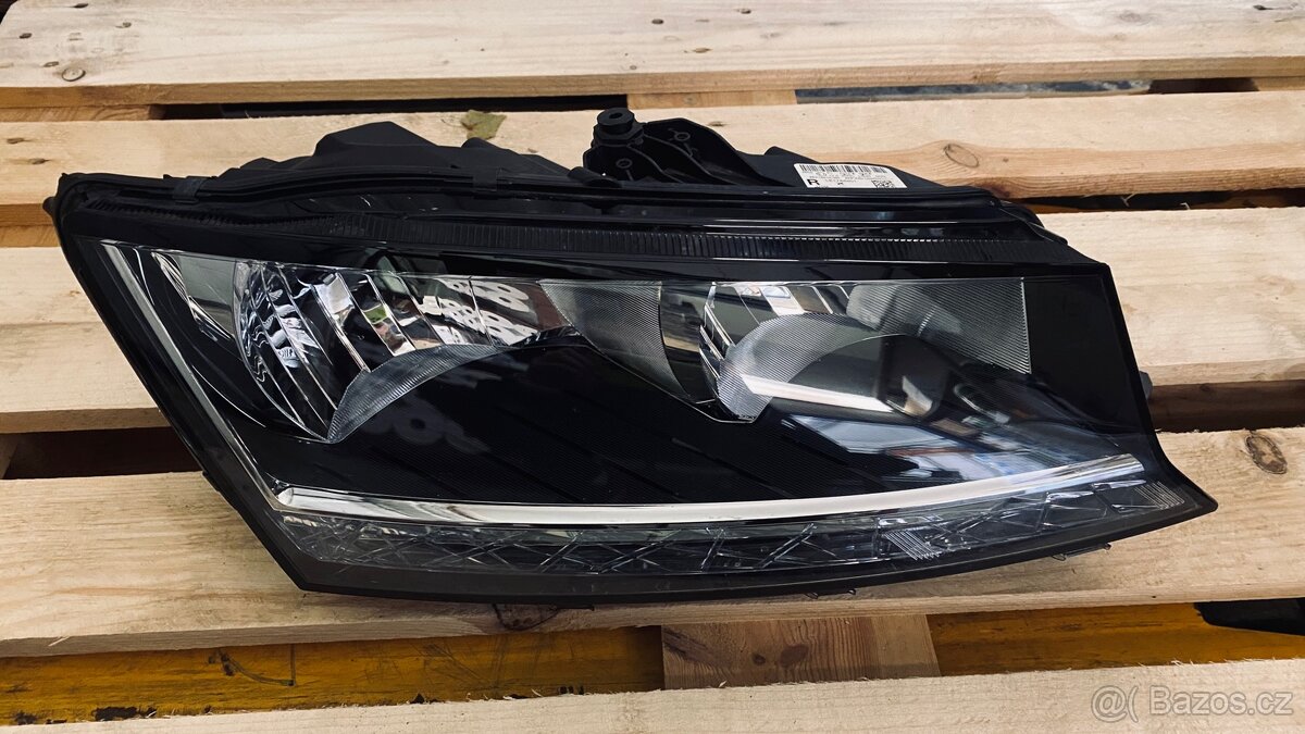 Pravý přední světlomet Škoda Fabia 3