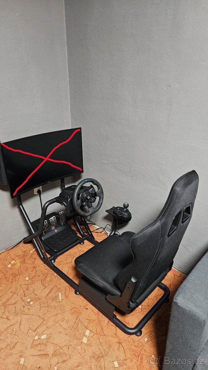 Volant s pedály a řadící pákou + Konstrukce