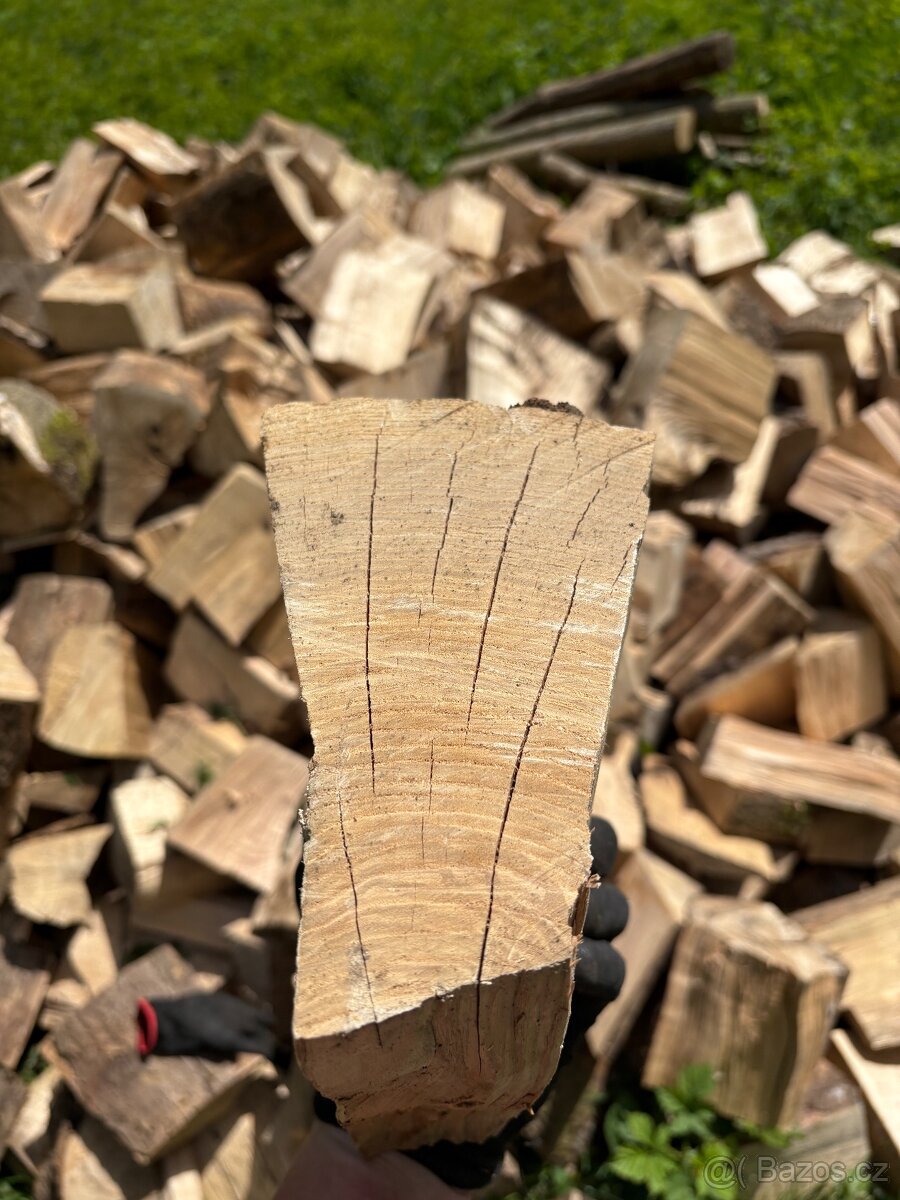 Palivové dřevo štípané