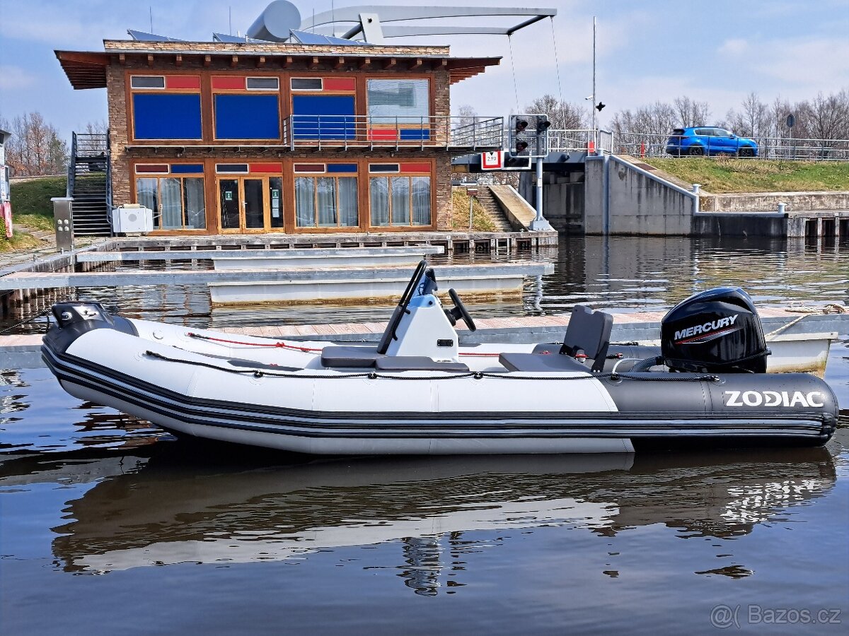 Člun ZODIAC OPEN 4.8 s lodním motorem MERCURY 60 HP