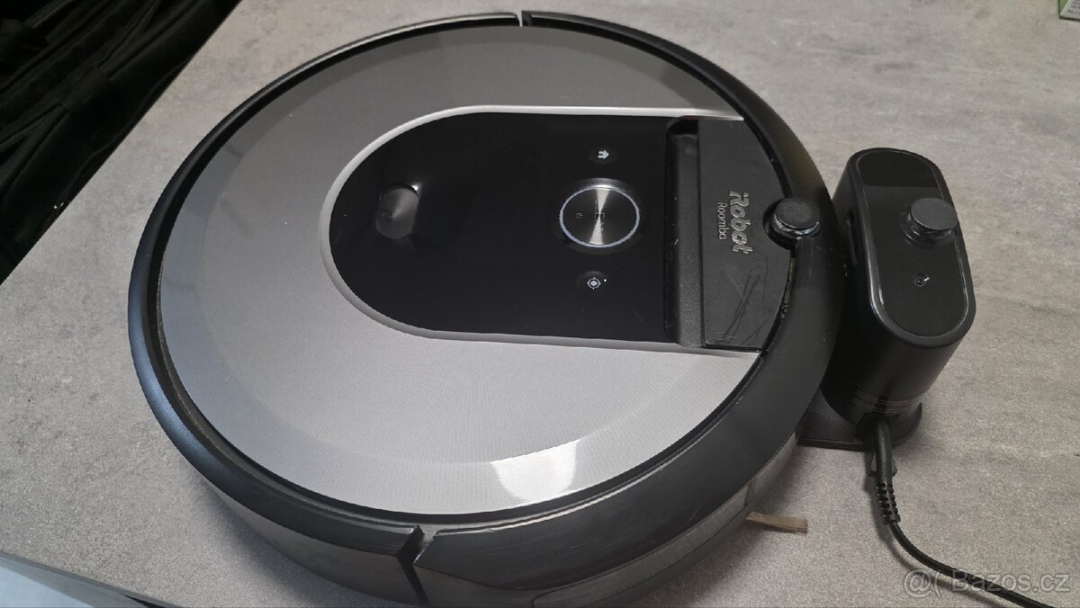 Robotický vysavač iRobot Roomba i7