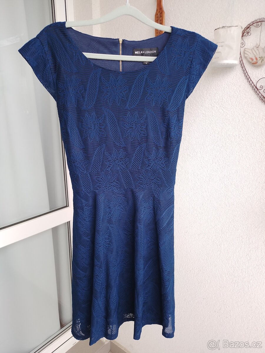 Modré krajkové šaty Mela London vel. 44