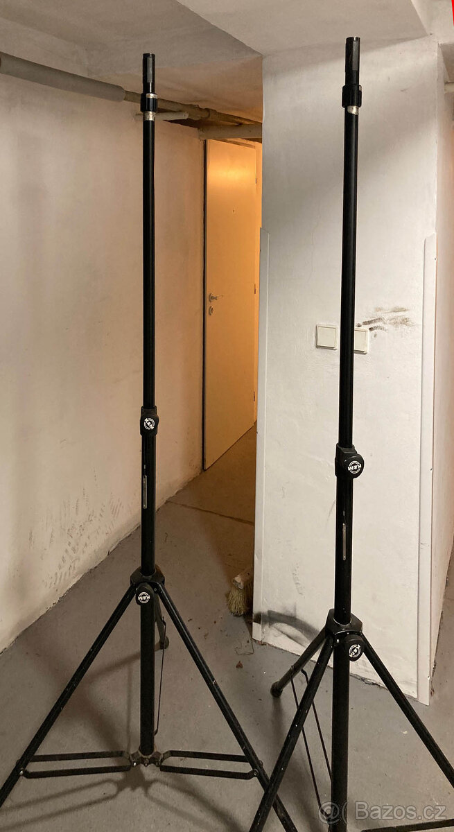 Konig & Meyer - dva ocelové stojany na reproboxy