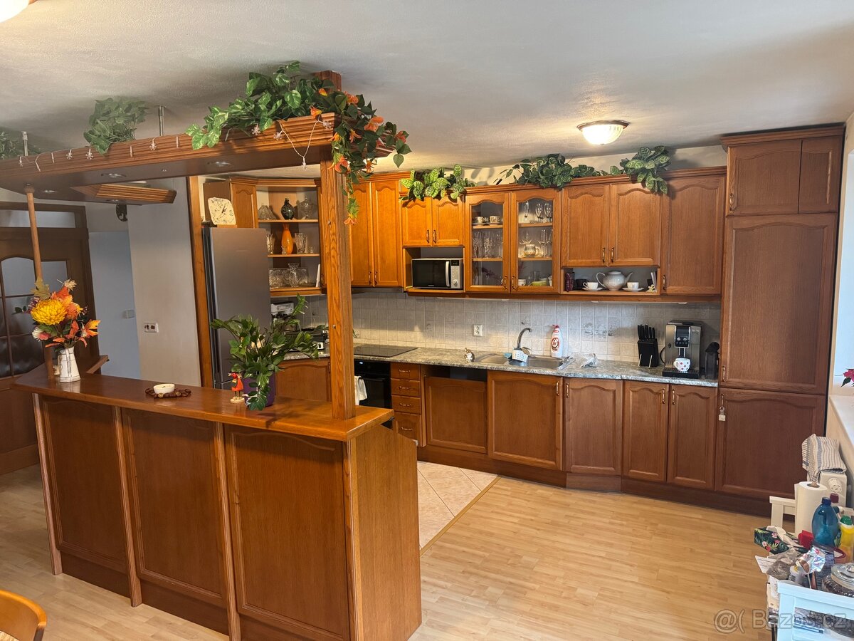 Kuchyňská linka s barem