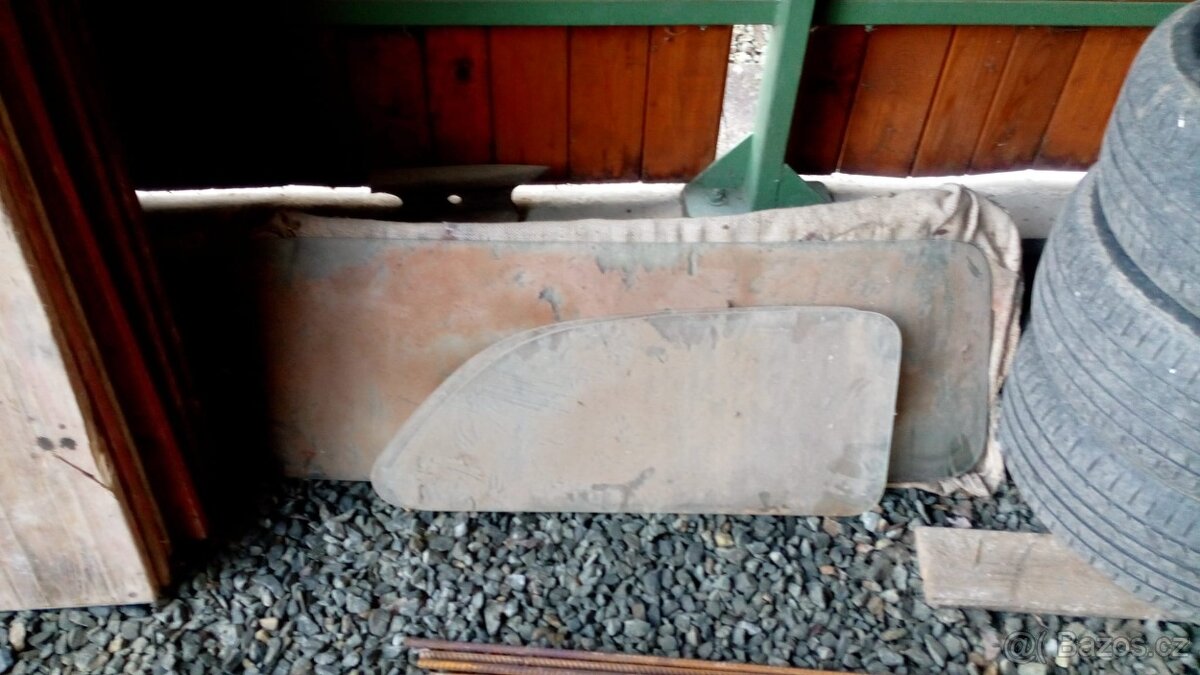 Skla na starou Škoda Octavia