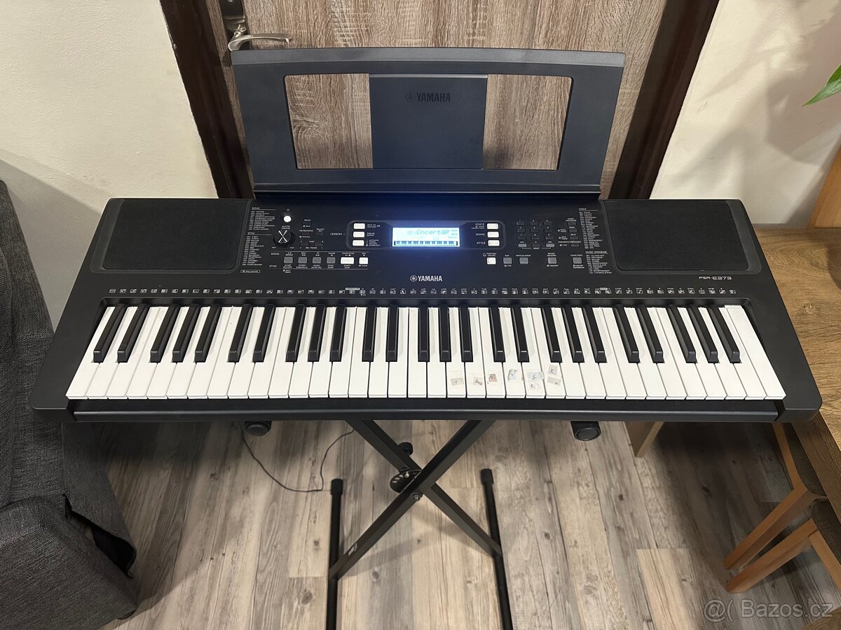 YAMAHA PSR -E373 - TOP STAV
