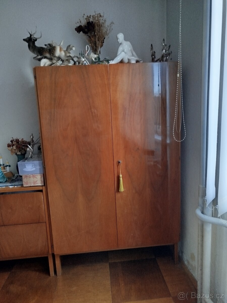 Díly obývací stěny