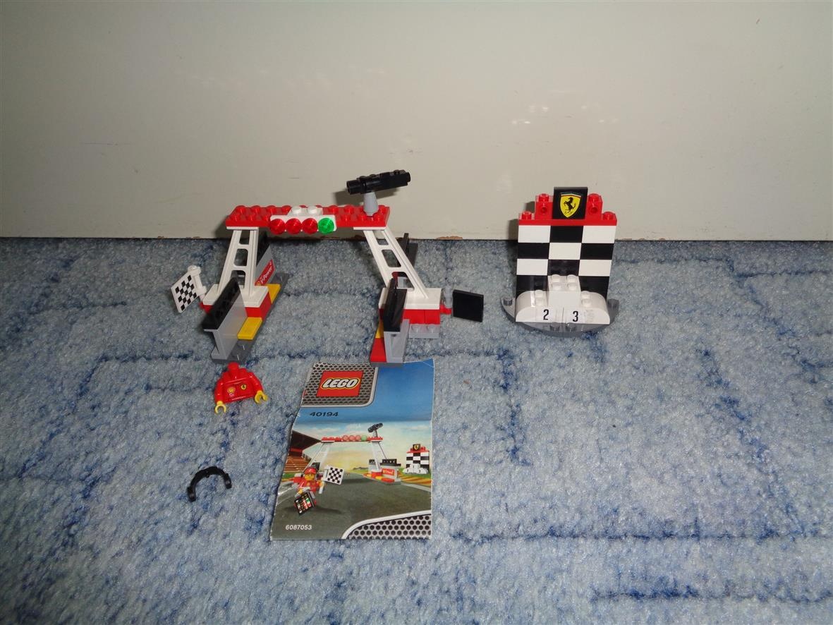 LEGO SHELL 40194 - CÍLOVÁ ROVINKA A PODIUM