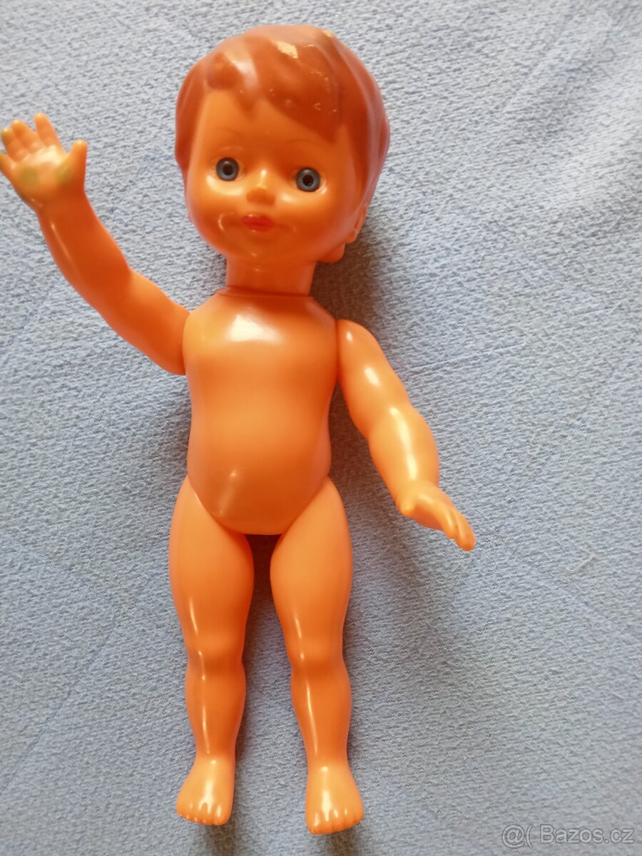 Stará gumová panenka