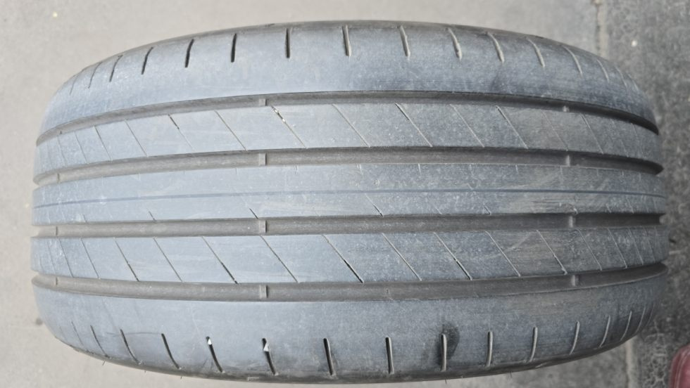 Letní pneumatika 235/40/19 Good Year