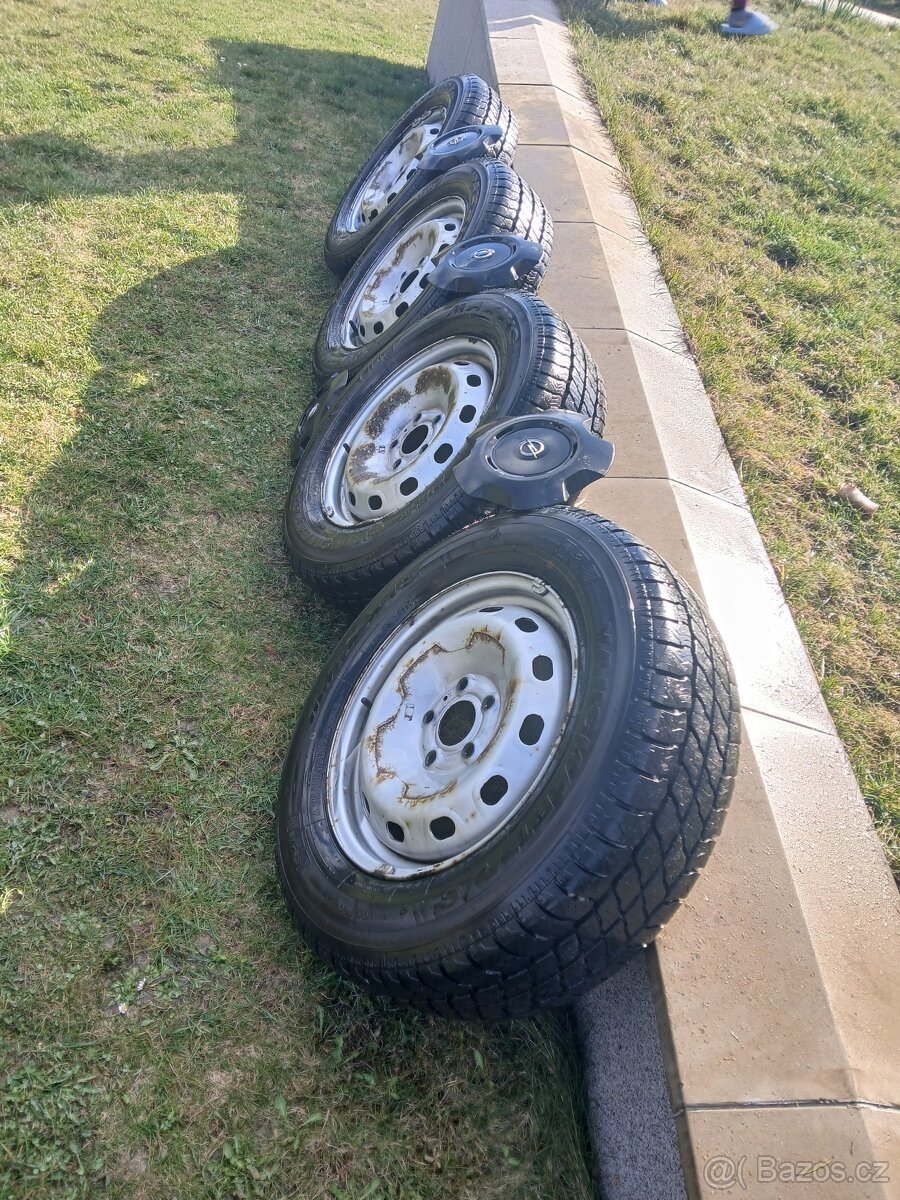 Kola 215/65c maxxis 2024