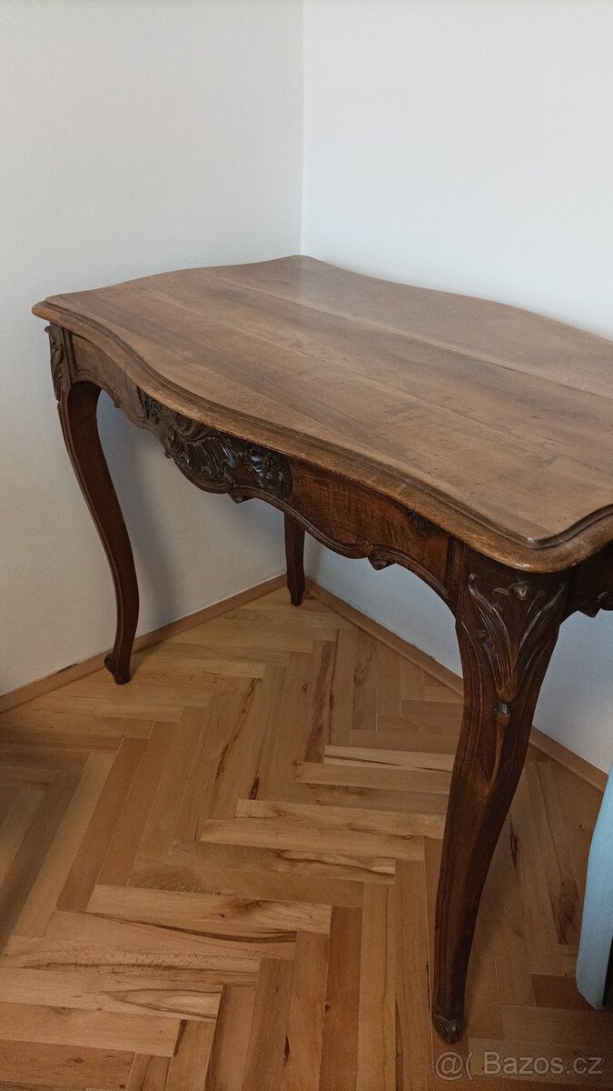 Historický stolek