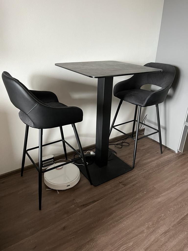 Barový stůl + 2 barové židle