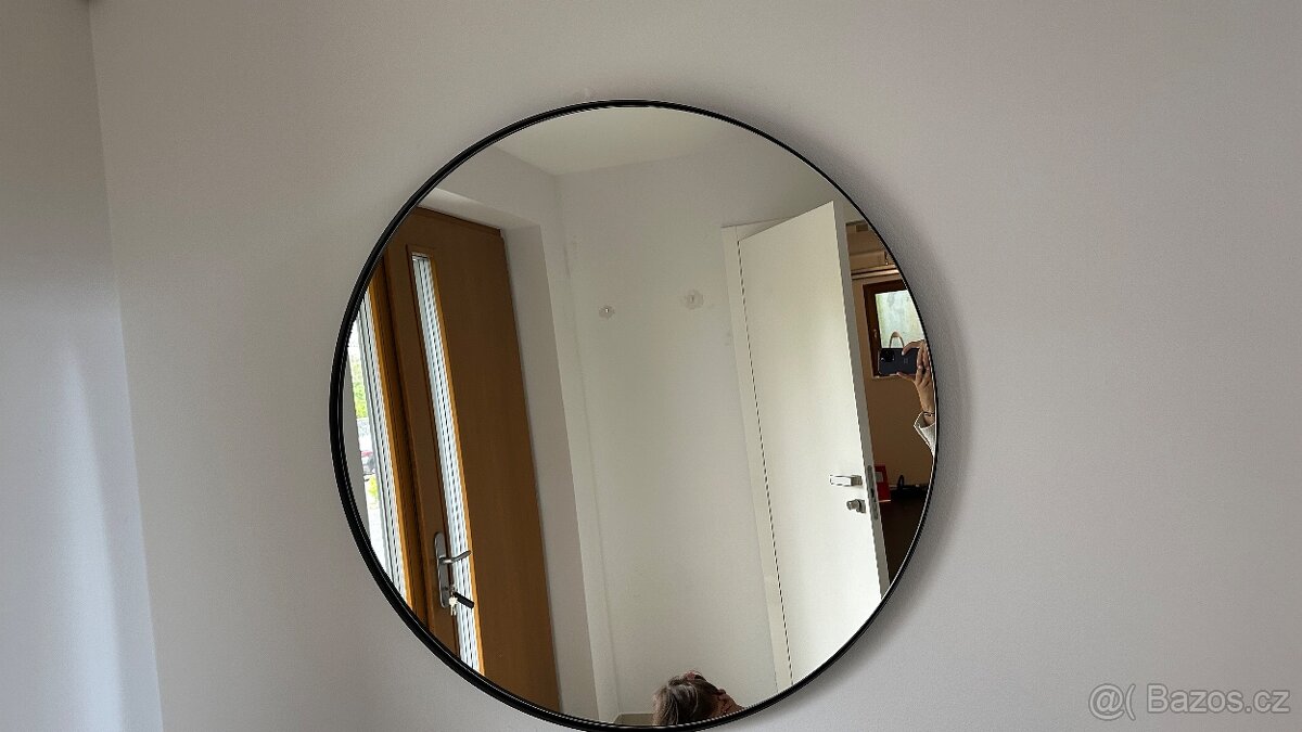 Kulaté nástěnné zrcadlo s kovovým rámem 100cm