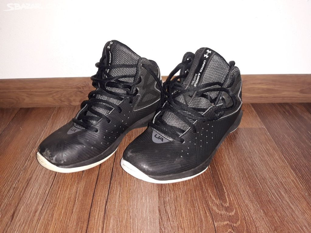 Under Armour sportovní boty - basketbal, hala
