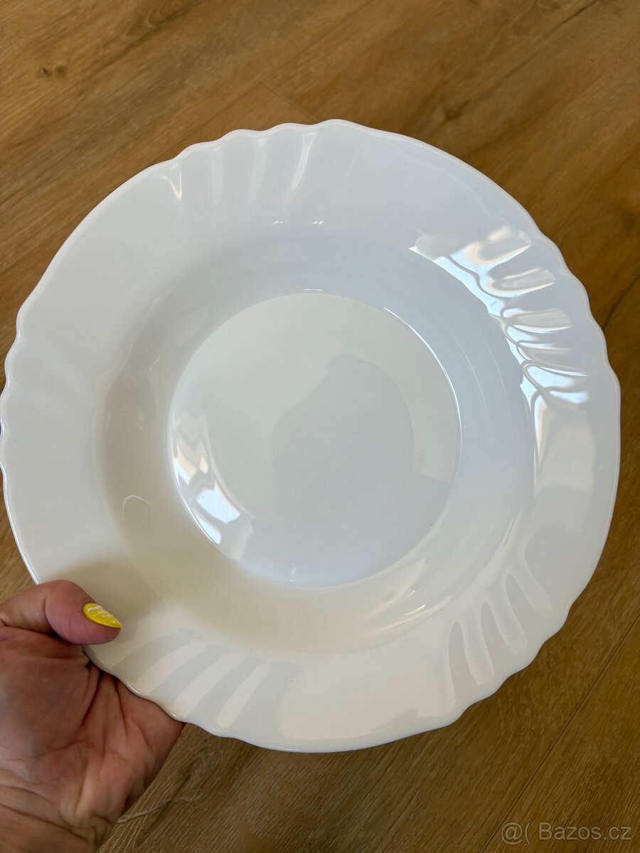 Sada porcelánových talířů