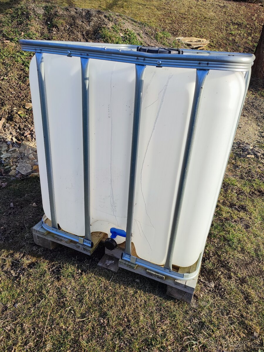 IBC nádrž 1000 L