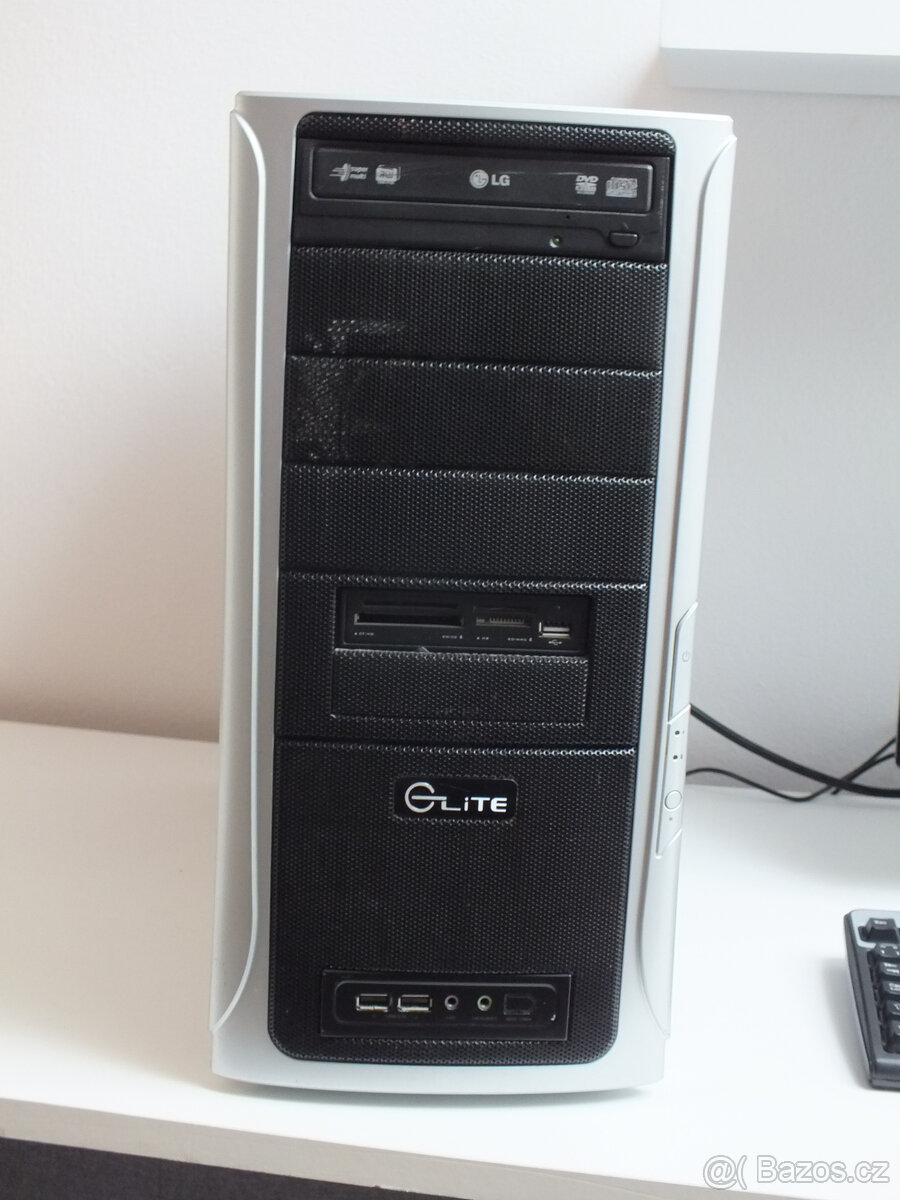 Počítač Intel Core 2 QUAD
