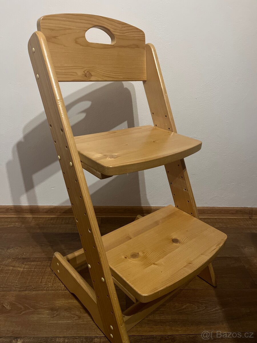 Rostoucí židle z masivu