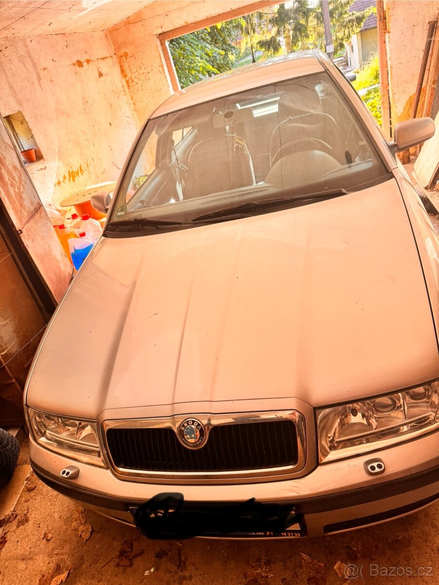 Octavia 1.8t 20V - r.v. 2002 - ND nebo na opravu