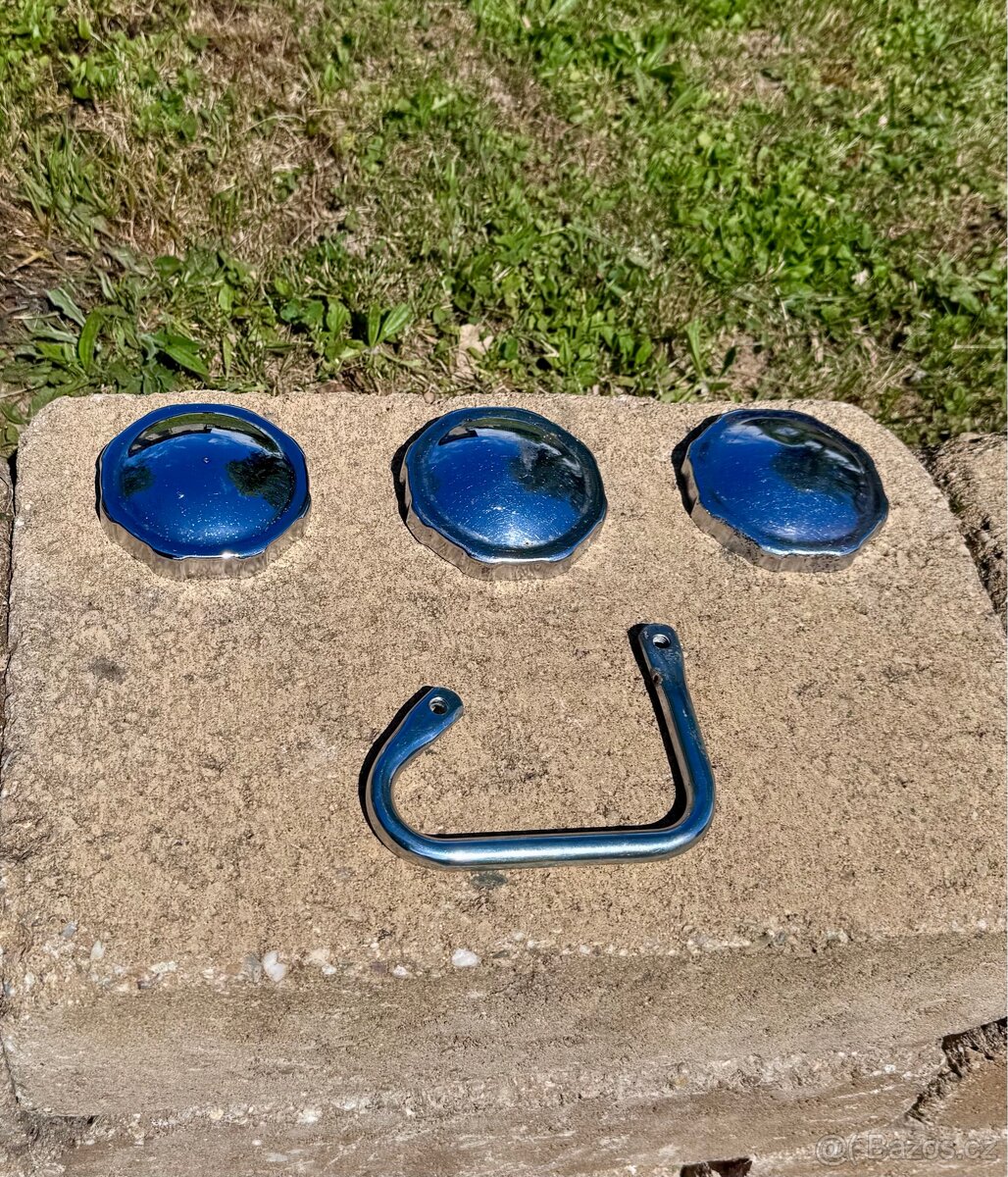 Jawa ČZ kyvacka, panelka - víčka