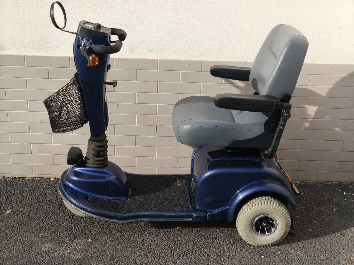 Invalidní vozík / skůtr Sterling Swif
