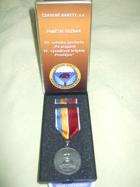 Medaile, Odznak na stuze a ztužka