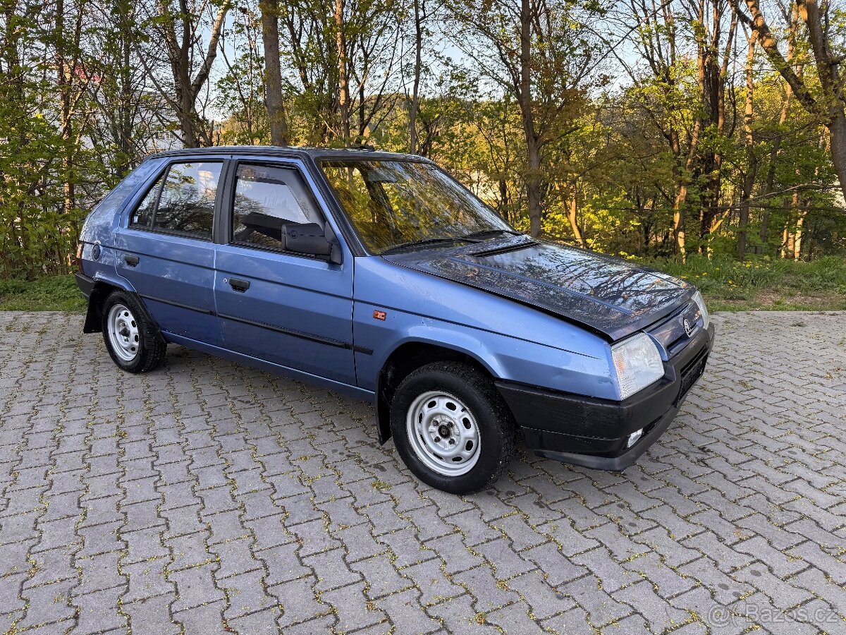 Škoda favorit 136 GLXI R.v.1994.Auto je v původním stavu .Al